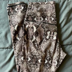High waisted full length snake skin print leggings